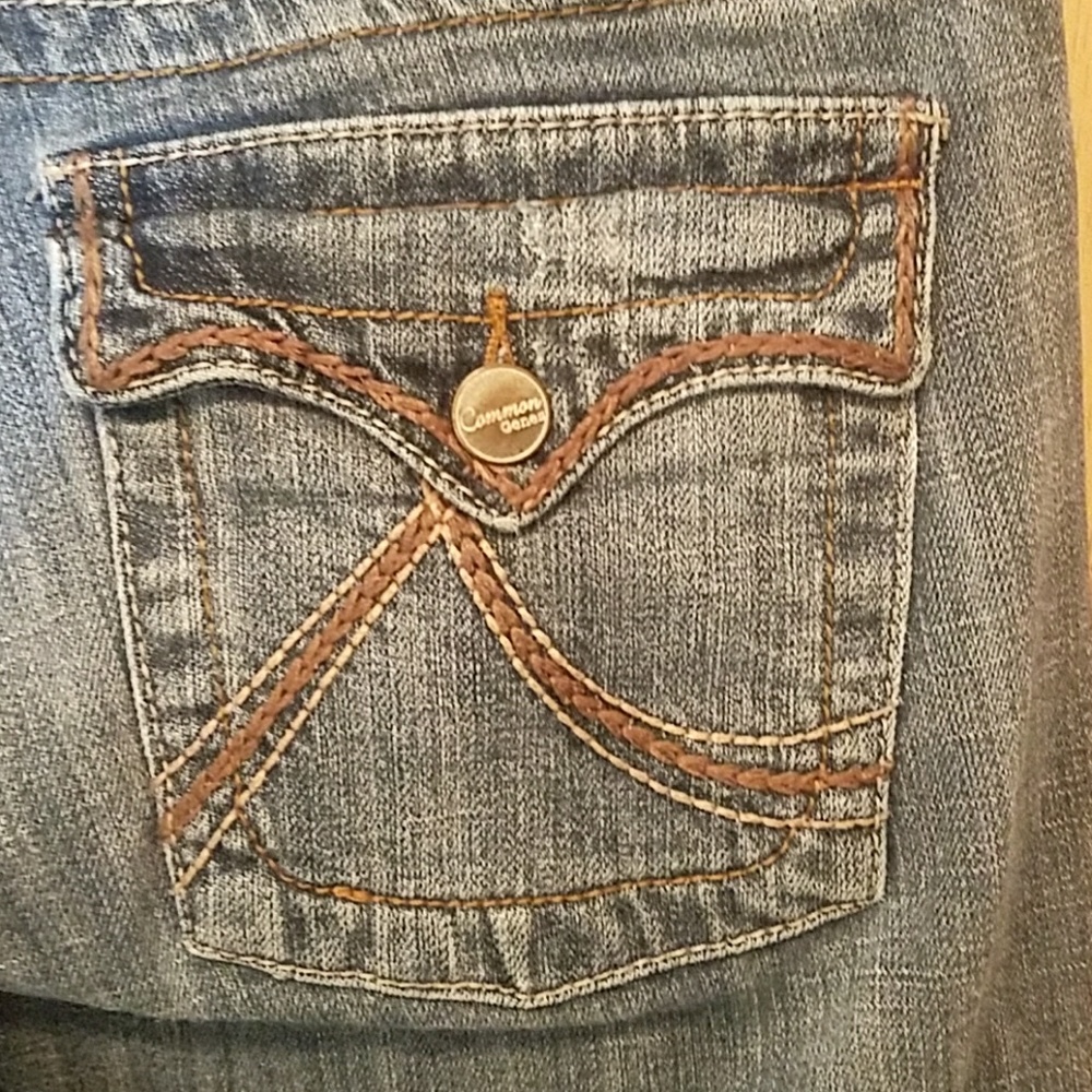 Common Genes Embroidered Distressed Blue Capris